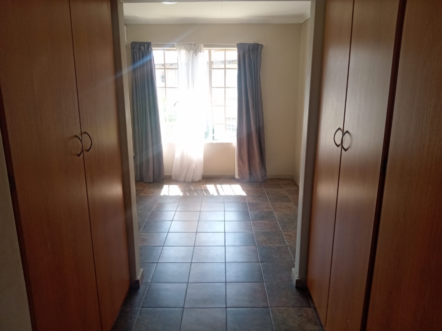 To Let 3 Bedroom Property for Rent in Waterval East North West